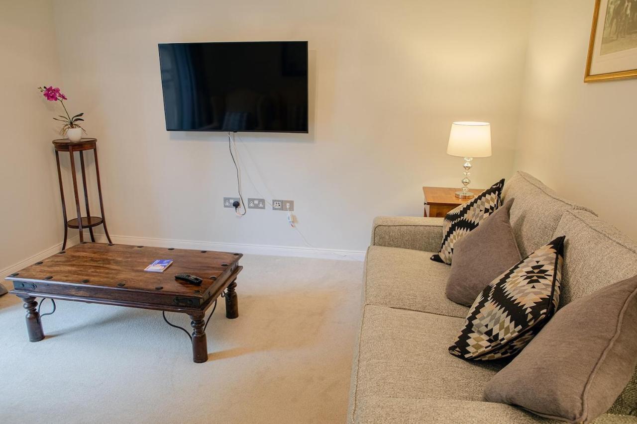 Hedgefield House - Serene Top Floor Flat Inverness Exterior photo